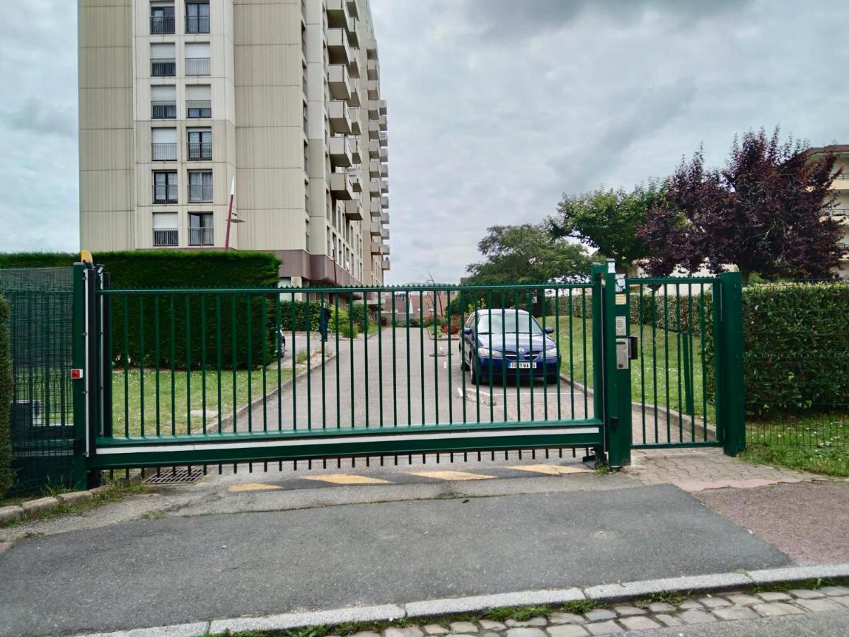 Grand F2 De 47M2 Au 15Eme Etage Dans Une Residence Tres Calme - 017 Rouen Exteriör bild